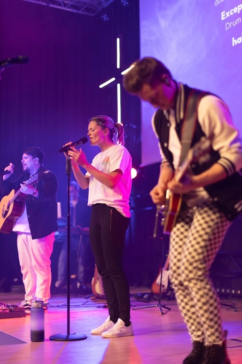 Seaside Worship auf einer Bühne